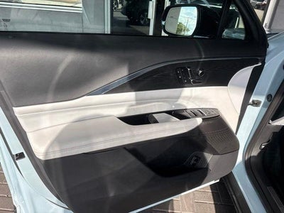2024 Cadillac LYRIQ Luxury 1