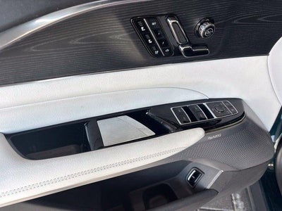 2024 Cadillac LYRIQ Luxury 2