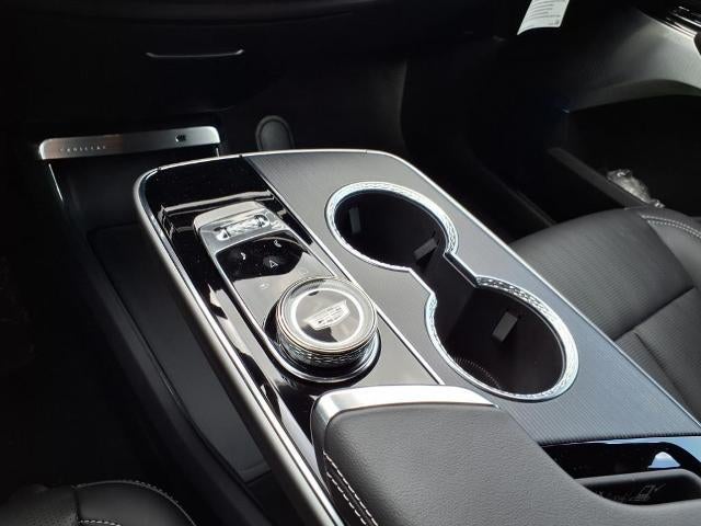 2025 Cadillac LYRIQ Luxury 2