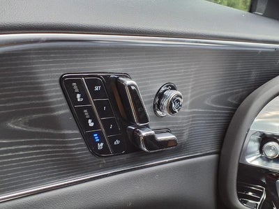 2025 Cadillac LYRIQ Luxury 2