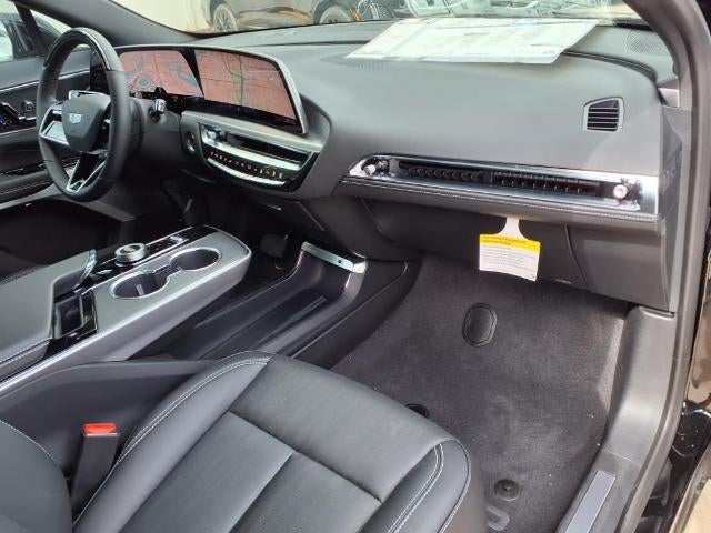 2025 Cadillac LYRIQ Luxury 2