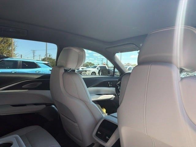 2025 Cadillac LYRIQ Luxury 2