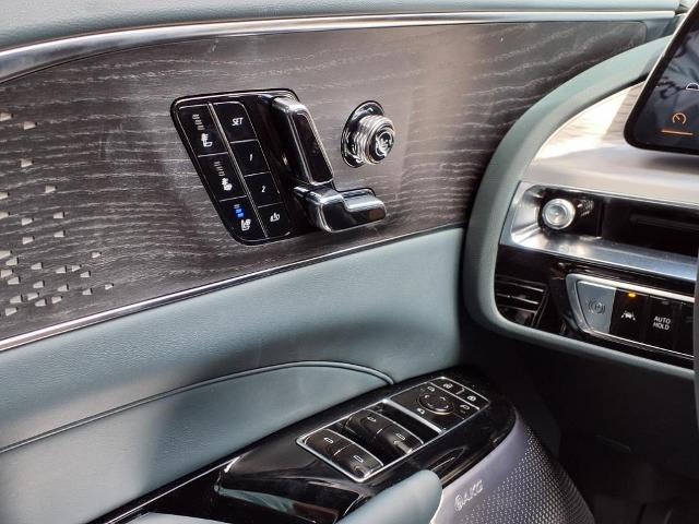 2025 Cadillac LYRIQ Sport 3