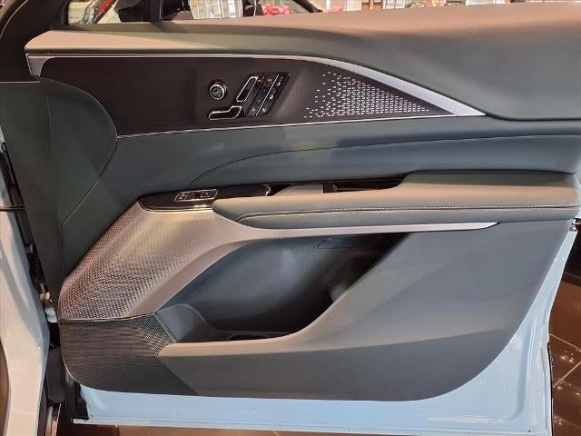 2025 Cadillac LYRIQ Sport 3