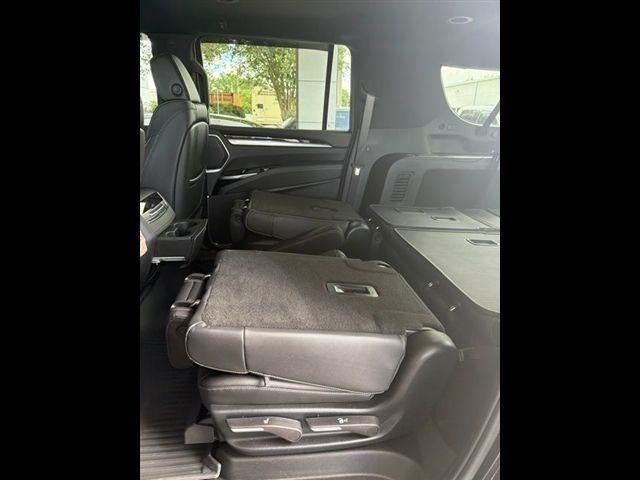 2025 Cadillac Escalade ESV Luxury