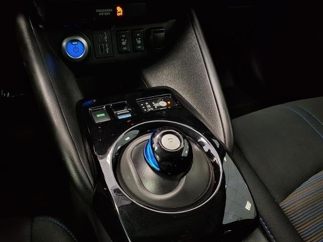 2022 Nissan LEAF SV