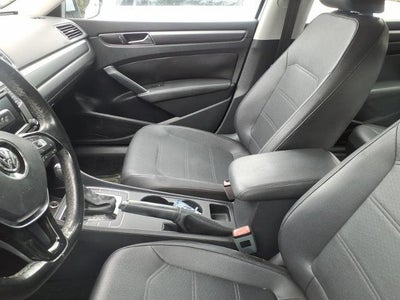 2017 Volkswagen Passat R-Line w/Comfort Pkg