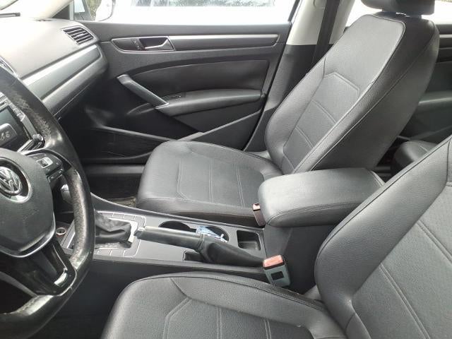 2017 Volkswagen Passat R-Line w/Comfort Pkg