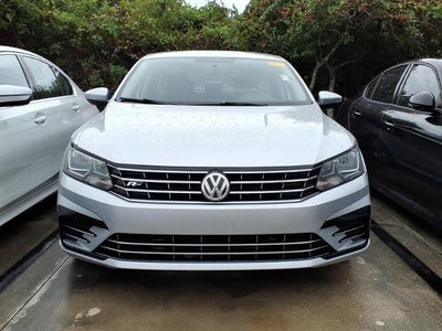 2017 Volkswagen Passat R-Line w/Comfort Pkg
