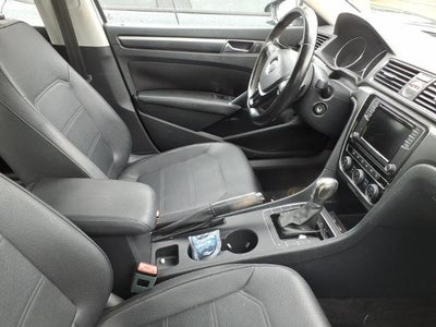 2017 Volkswagen Passat R-Line w/Comfort Pkg