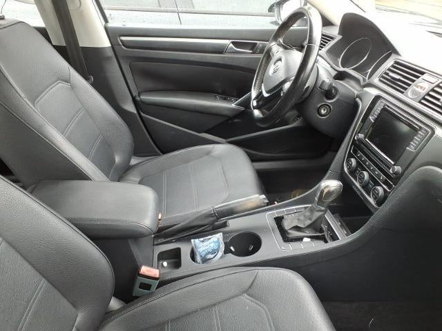 2017 Volkswagen Passat R-Line w/Comfort Pkg