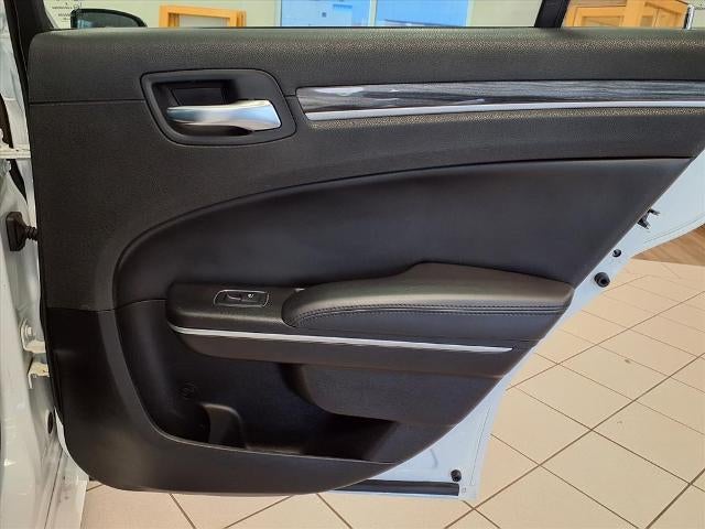 2022 Chrysler 300 Touring L