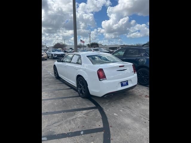 2022 Chrysler 300 Touring L