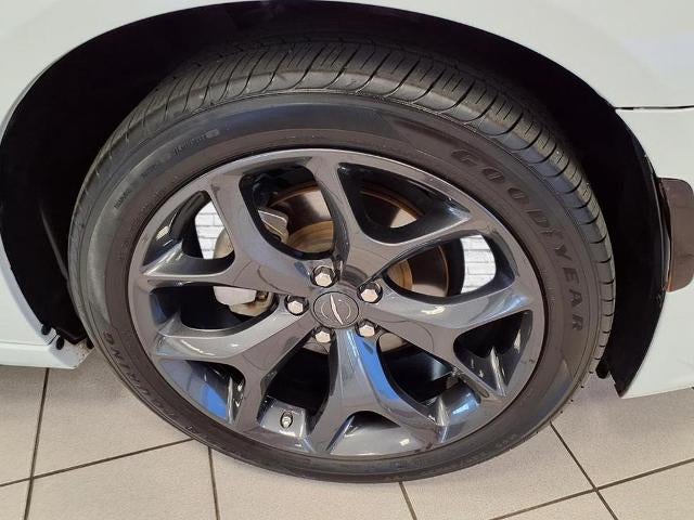 2022 Chrysler 300 Touring L