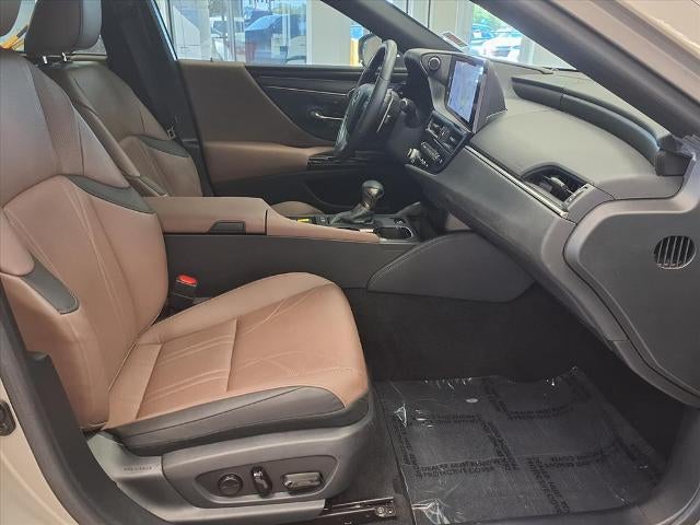 2024 Lexus ES ES 300h Ultra Luxury