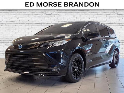 2022 Toyota Sienna XLE Woodland Edition