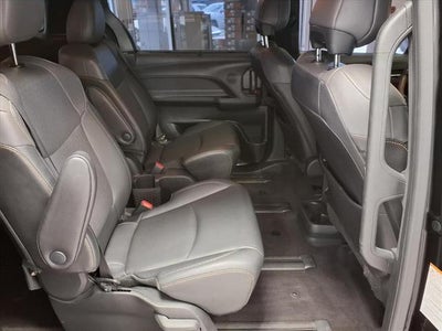 2022 Toyota Sienna XLE Woodland Edition