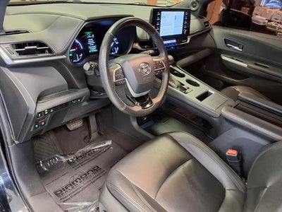 2022 Toyota Sienna XLE Woodland Edition