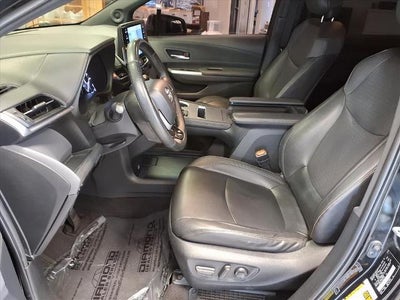 2022 Toyota Sienna XLE Woodland Edition