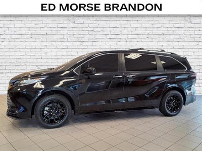 2022 Toyota Sienna XLE Woodland Edition