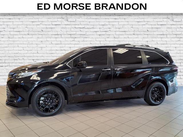 2022 Toyota Sienna XLE Woodland Edition