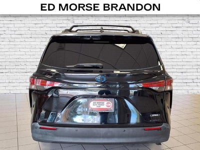 2022 Toyota Sienna XLE Woodland Edition