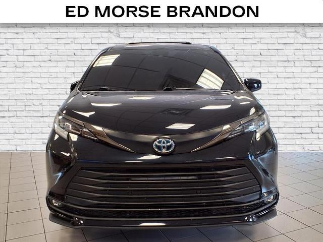 2022 Toyota Sienna XLE Woodland Edition