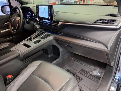 2022 Toyota Sienna XLE Woodland Edition