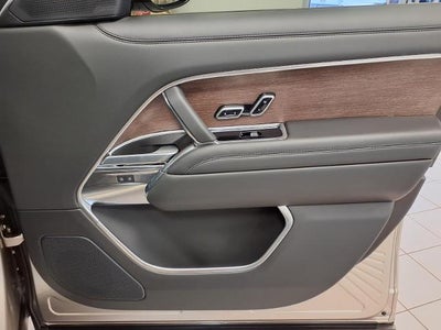 2025 Land Rover Range Rover SE