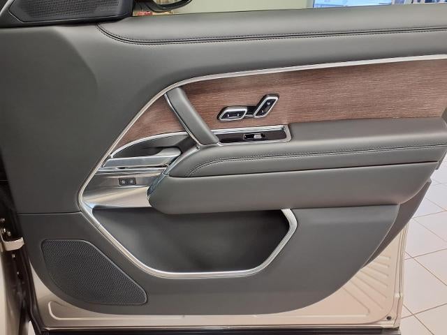 2025 Land Rover Range Rover SE