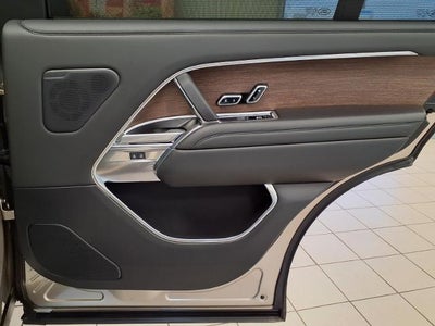 2025 Land Rover Range Rover SE