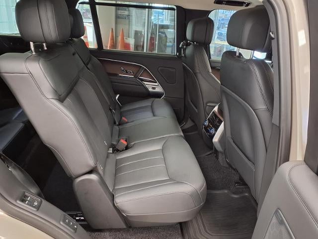 2025 Land Rover Range Rover SE