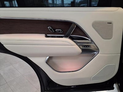 2025 Land Rover Range Rover SE