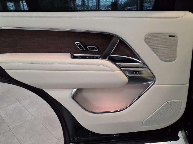 2025 Land Rover Range Rover SE