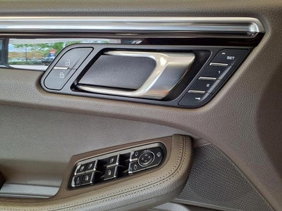 2023 Porsche Macan Base