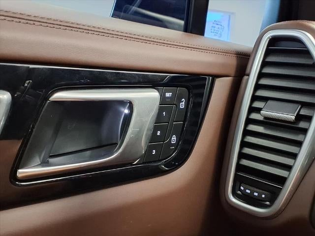 2023 Porsche Cayenne Base